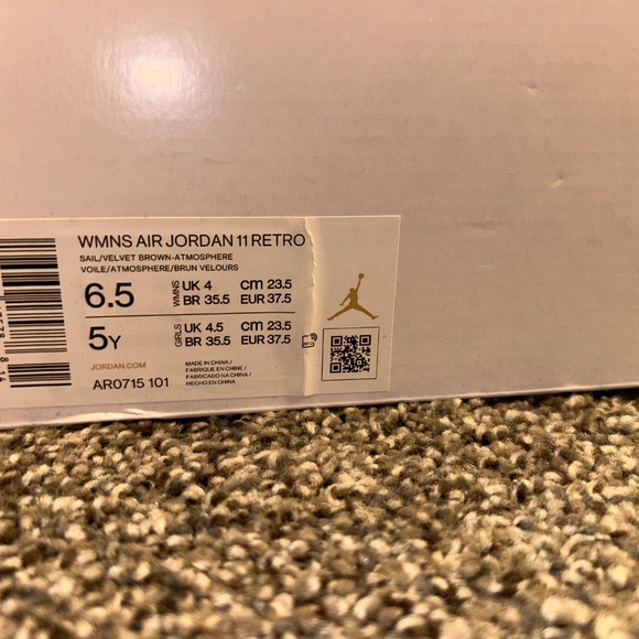 Women’s Air Jordan 11 Retro - Picture 5 of 6